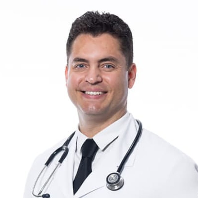 Retrato do Dr. Marcus Vinicius Policarpo Sant'Ana, médico